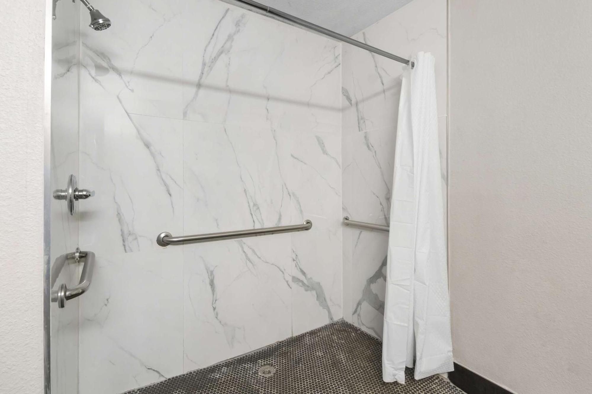 Surestay Plus By Best Western Fort Worth Benbrook Eksteriør bilde